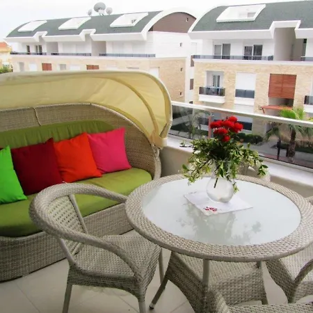 Beautiful In Gated Hill Community * シダ